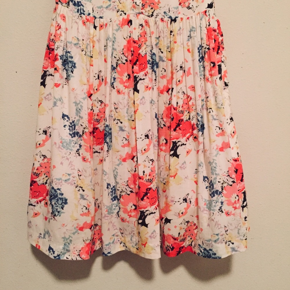 Plastic Island Daytime Floral Dress - Picture 4 of 16